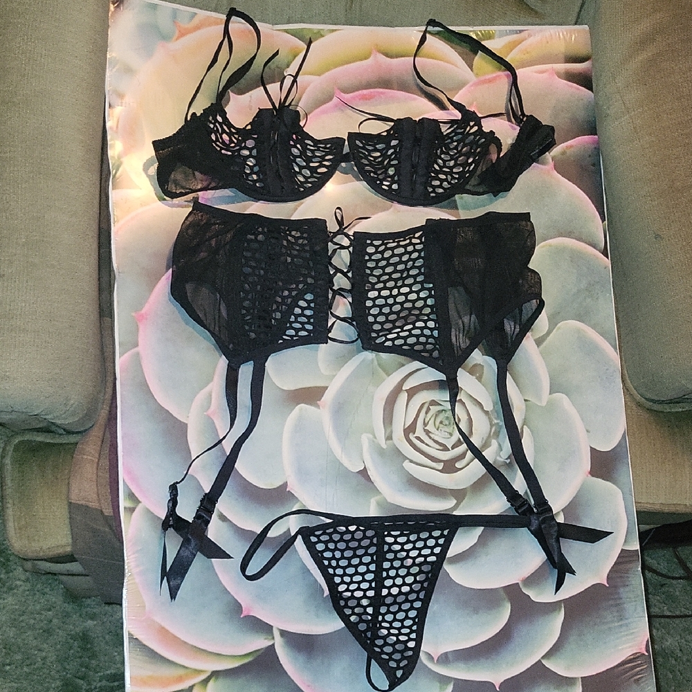 Seduction by Frederick's of Hollywood 3 Piece Lingerie Set Small